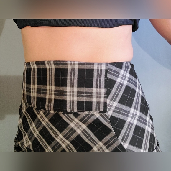 Express Pencil Skirt - Picture 2 of 10